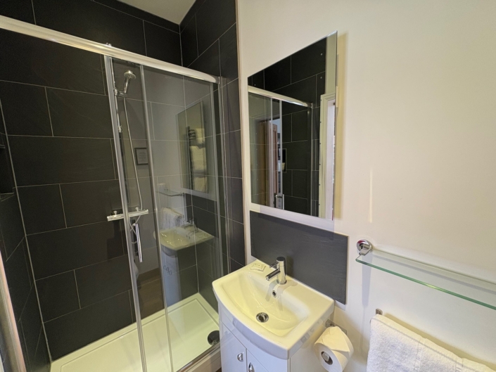 Room 4 Bathroom