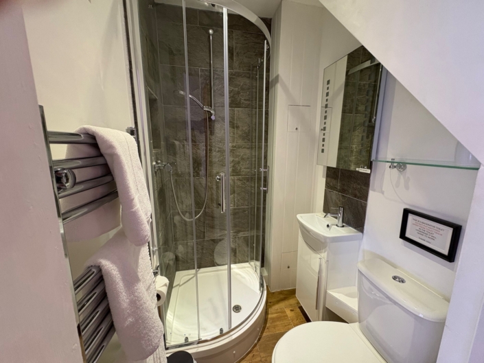 Room 6 Bathroom