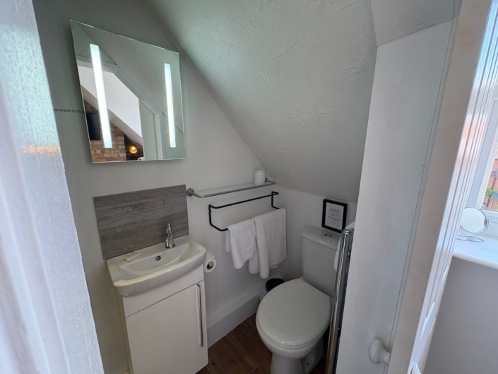 Room 7 Bathroom