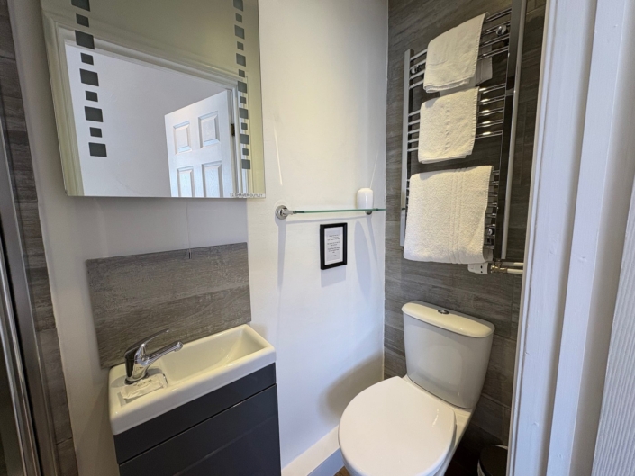 Room 9 Bathroom