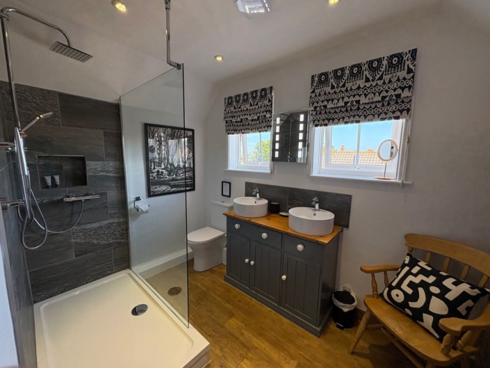 Room 10 Bathroom